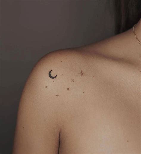 tatuaje de luna en el pecho mujer|More.